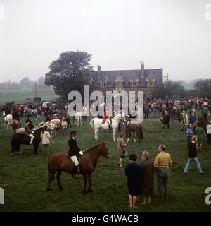 Eröffnungstag der Quorn Hunt in Kirby Bellars in Melton Mowbray, Leicestershire Stockfoto