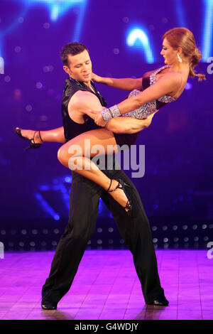 Harry Judd und Aliona Vilani treten bei der Generalprobe zur Eröffnung der 'Strctly Come Dancing Live Tour' im NIA, Birmingham, auf. Stockfoto