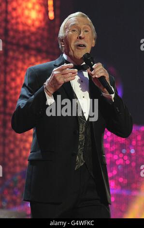 National Television Awards 2012 - Show - London. Sir Bruce Forsyth auf der Bühne während der NTA Awards 2012 im O2, Greenwich, London Stockfoto