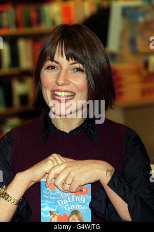 Davina McCall, Moderatorin der Fernsehsender 'Streetmate' und 'Don't Try This At Home' , bei der Vorstellung ihres Buches 'The Dating Game' im Borders Books Music Cafe in der Oxford Street, London. Stockfoto