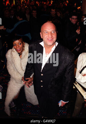 Dave Courtney bei der Wohltätigkeitsvorstellung des Films American Beauty mit Kevin Spacey im Empire-Kino am Leicester Square, London. Stockfoto