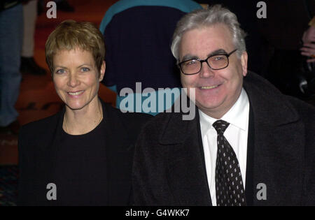 Die Schauspielerin Jenny Seagrove und Bill Kenright bei der Wohltätigkeitsvorstellung des Films American Beauty mit Kevin Spacey im Empire-Kino am Leicester Square, London. Stockfoto