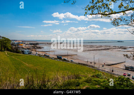 Southend Pier ist ein Meilenstein in Southend. Verlängerung 1,34 Meilen in der Themsemündung, es ist die weltweit längste Vergnügungspier Stockfoto