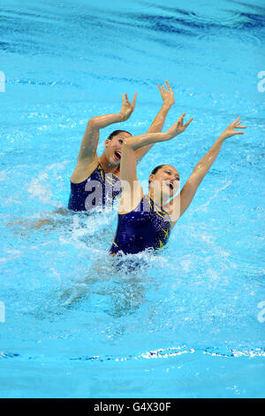 Schwimmen - Synchronschwimmen Olympisches Qualifying - Erster Tag - Olympisches Schwimmzentrum. Die malaysischen PNG Hui Chuen und Katrina Ann Abdul Hadi im Duets Technical-Programm Stockfoto