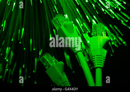 optische und elektrische Telekommunikation Computer Netzwerkverbindungen mit hoher Bandbreite Stockfoto