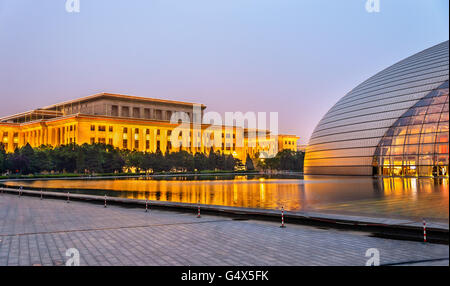 Peking, China - 14. Mai 2016: Die große Halle des Volkes und dem National Centre for the Performing Arts Stockfoto