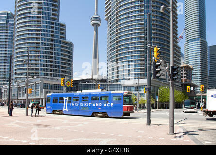 TORONTO - 17. Mai 2016: TORONTO - May17, 2016: The Toronto Straßenbahn umfasst zehn Straßenbahn-Strecken in Toronto, Ontario, Kanada Stockfoto