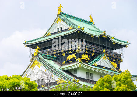 Himeji bekanntlich als Burg von Osaka gegen den Himmel Stockfoto