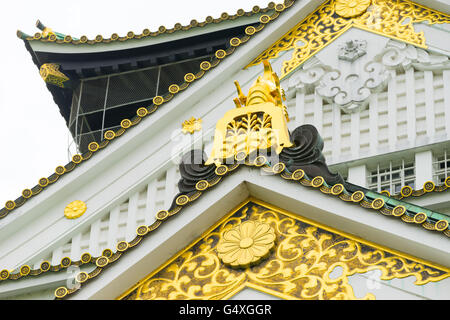 Himeji bekanntlich als Burg von Osaka gegen den Himmel Stockfoto