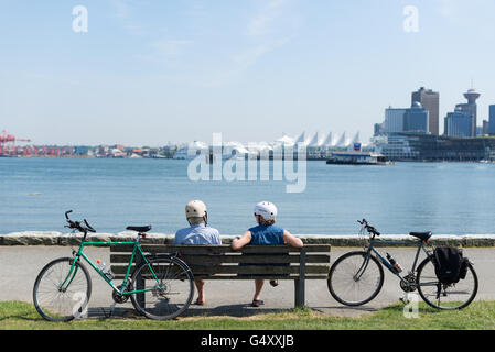 Kanada, British Columbia, Vancouver, eine kurze Pause an der Waterfront am Hafen von Vancouver Stockfoto