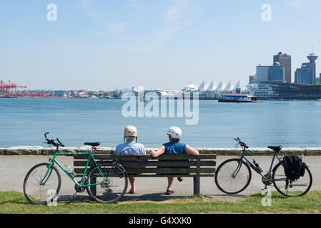 Kanada, British Columbia, Vancouver, eine kurze Pause an der Waterfront am Hafen von Vancouver Stockfoto