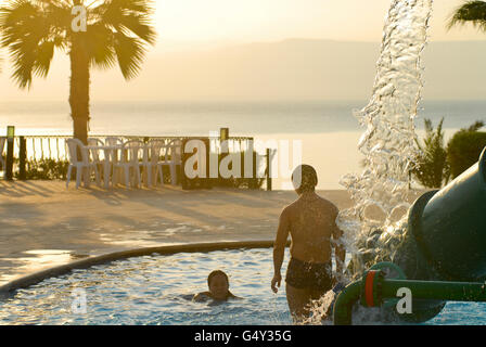 JORDAN, Dead Sea Spa Hotel am Toten Meer, der Wasserspiegel des Toten Meeres sinkt aufgrund hoher Wasserverbrauch von Jordanien Flusswasser Stockfoto