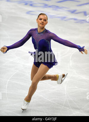 Die ukrainische Natalia Popova in Aktion in der Ladies Preliminary Freilauf bei den Eiskunstlauf-Europameisterschaften Stockfoto