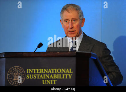 Der Prinz von Wales hält seine Keynote-Rede beim Start des Marine-Programms seiner International Sustainability Unit (ISU) in der Fishmonger's Hall im Zentrum von London. Stockfoto