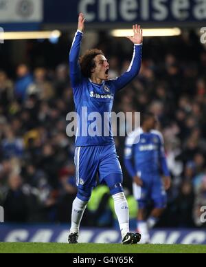 Fußball - Barclays Premier League - Chelsea / Manchester United - Stamford Bridge. Der Chelsea-Spieler David Luiz feiert, nachdem er das dritte Tor des Spiels erzielt hat Stockfoto