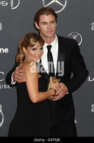 Chris Hemsworth und Elsa Pataky kommen für die Laureus World Sports Awards 2012 in der Central Hall Westminster, Story's Gate, London an. Stockfoto