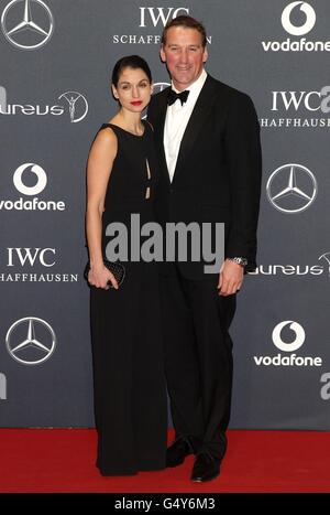 Sir Matthew Pinsent und seine Frau Demetra kommen zu den Laureus World Sports Awards 2012 in der Central Hall Westminster, Story's Gate, London. Stockfoto