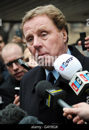 Tottenham Hotspur Manager Harry Redknapp verlässt das Southwark Crown Court in London, nachdem er von der Übernahme von Bungs in einem Offshore-Steuerausweichen befreit wurde. Stockfoto