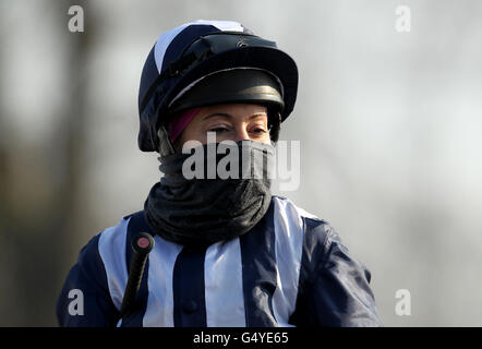 Pferderennen - Blue Square Sprint Series - Lingfield Park. Jockey Hayley Turner auf der Rennbahn Lingfield Park Stockfoto