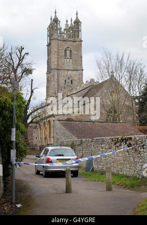 Allgemeine Ansicht der St Mary's Kirche, nachdem ein Mann tot in Thornbury, Süd-Gloucestershire gefunden wurde. Stockfoto