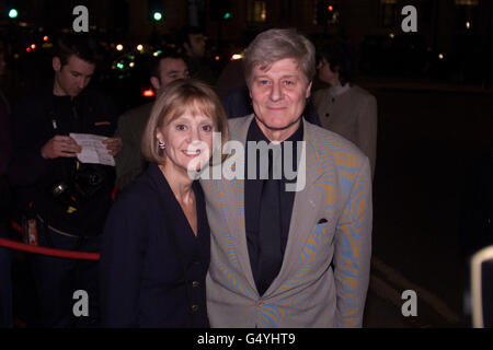 Martin Jarvis kommt nach der landesweiten Suche nach den Top-Talenten Großbritanniens im BBC Television Centre, Wood Lane, London für die Party an. Stockfoto