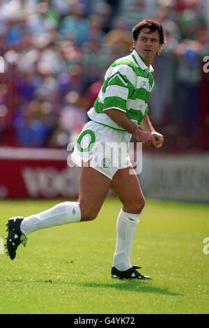 Fußball - Bord-Gais-Turnier - Finale - Celtic gegen Manchester City - Tolka Park, Dublin. Charlie Nichola, Celtic Stockfoto