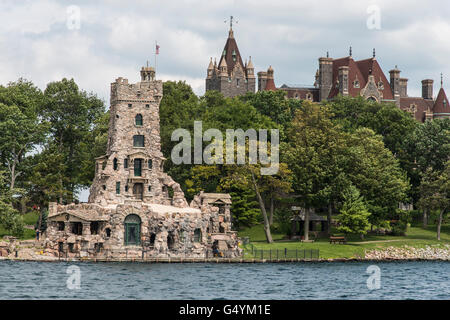 Alster-Turm und Boldt Castle auf Heart Island Stockfoto