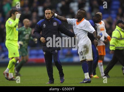 Evertons Landon Donovan (links) und Teamkollege Royston Drenthe (rechts) nach dem letzten Pfiff. Stockfoto