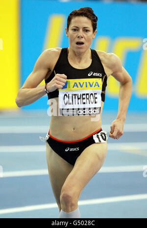 Die britische Helen Clitheroe tritt beim Aviva Grand Prix in der National Indoor Arena in Birmingham in den 3000 Metern der Damen an. Stockfoto