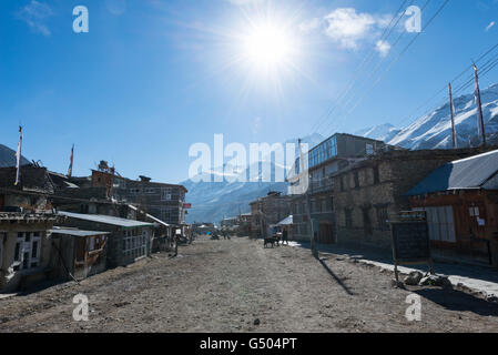 Nepal, Western Region, Tanki Manang, am Annapurna Circuit - Tag 7 - von Braga, Yak Kharka - Center, Hauptstraße in Manang Stockfoto