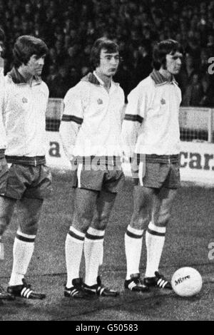 Fußball - freundlich - England gegen Westdeutschland - Wembley Stadium. Alan Hudson (c), England, bei seinem Debüt. Stockfoto