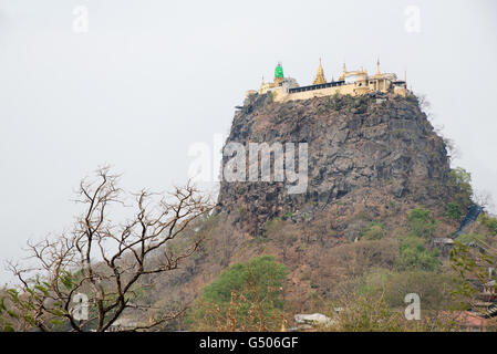 Mount Popa buddhistisches Kloster auf Taung Kalat, Mandalay Region, Myanmar Stockfoto