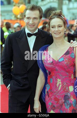 BAFTA Fiennes Annis Stockfoto