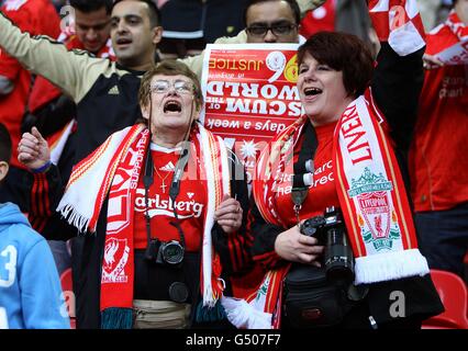 Fußball - Carling Cup - Finale - Cardiff City / Liverpool - Wembley Stadium. Liverpool Fans auf den Tribünen Stockfoto