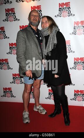 NME Awards 2012 - Ankunft - London. Michael Eavis und seine Tochter Emily kommen für die NME Awards 2012 an der O2 Brixton Academy in London an. Stockfoto