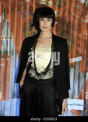 Erin O'Connor kommt bei der Save the Children's 'A Night of Blues' Veranstaltung im Roundhouse, Camden, London an. Stockfoto