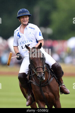 Fomer jockey Richard Dunwoody während der Jockeys Vs Olympische Legenden Polospiel am zweiten Tag des Festivals Gloucestershire Polo im Beaufort Polo Club in der Nähe von Tetbury, Gloucestershire PRESS ASSOCIATION Foto. Bild Datum: Sonntag, 19. Juni 2016. Vgl. PA Geschichte sozial- Stockfoto