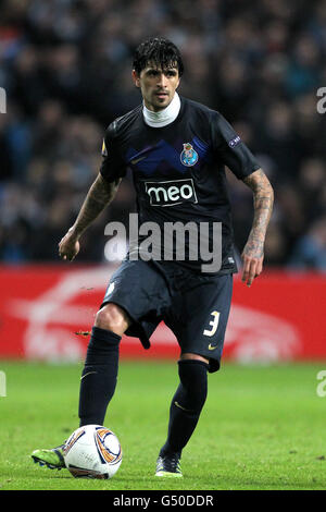 Fußball - UEFA Europa League - 32. Runde - zweite Etappe - Manchester City / FC Porto - Etihad Stadium. Lucho Gonzalez, FC Porto Stockfoto