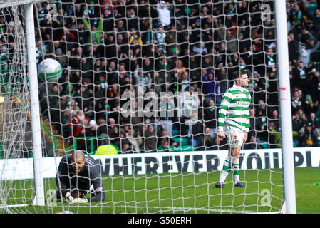 Gary Hooper von Celtic feiert den Torstand während des Spiels der Clydesdale Bank Scottish Premier League im Celtic Park, Glasgow. Stockfoto