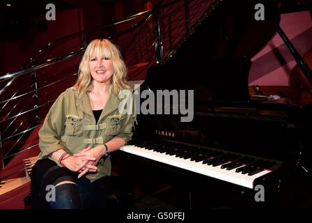 Mit einem Embargo auf 0001 Montag 20. Juni walisische Sängerin Donna Lewis posiert für ein Foto vor der Veröffentlichung von ihr fünftes Studioalbum, Brand New Day, an der Fasanerie im Pizza Express in London. Stockfoto