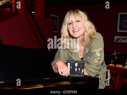 Mit einem Embargo auf 0001 Montag 20. Juni walisische Sängerin Donna Lewis posiert für ein Foto vor der Veröffentlichung von ihr fünftes Studioalbum, Brand New Day, an der Fasanerie im Pizza Express in London. Stockfoto