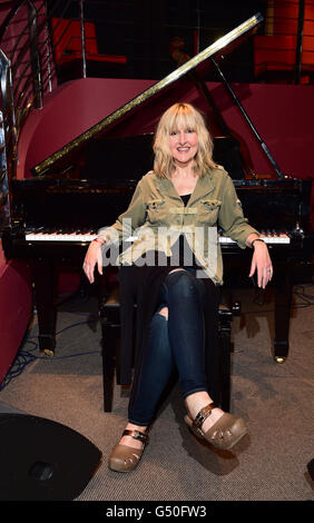 Mit einem Embargo auf 0001 Montag 20. Juni walisische Sängerin Donna Lewis posiert für ein Foto vor der Veröffentlichung von ihr fünftes Studioalbum, Brand New Day, an der Fasanerie im Pizza Express in London. Stockfoto