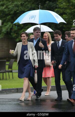 Schauspielerin Vicky McClure (vorne) und des Mar Hall Resort in Renfrewshire, anlässlich der Hochzeit von Schauspieler Martin Compston Tianna Chanel Flynn. Stockfoto