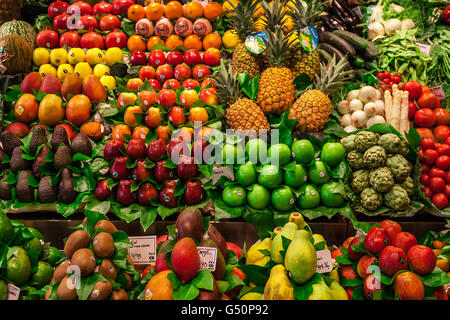 Obst und Gemüse Stall im Mercat De La Boqueria in Barcelona Stockfoto