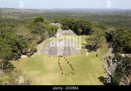 Der Blick von der Spitze des Xunantunich Maya-Tempels in Benque Viejo del Carmen, Belize, der von Prinz Harry am zweiten Tag seiner 10-tägigen Tour nach Belize, Bahamas, Jamaika und Brasilien besucht wurde. Stockfoto