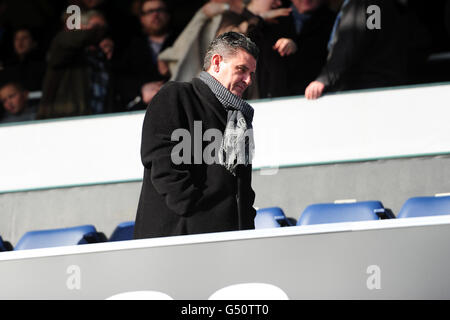 Fußball - Barclays Premier League - Queens Park Rangers gegen Everton - Loftus Road. Der ehemalige Manager der Queens Park Rangers, John Gregory, macht sich auf den Weg zu seinem Sitz in der Loftus Road Stockfoto