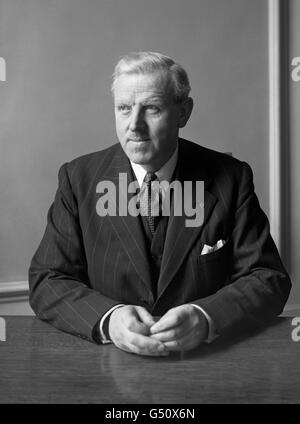 Ein aktuelles Porträt des Sekretärs des Fußballverbands, Stanley Rous, C.B.E. Stockfoto