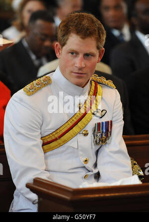 Prinz Harry, trägt das 1 Tropical Dress of the Blues and Royals, Sonntagsgottesdienst in der Christ Church Cathedral in Nassau, Bahamas am dritten Tag seiner 10-tägigen Tour nach Belize, Bahamas, Jamaika und Brasilien. Stockfoto