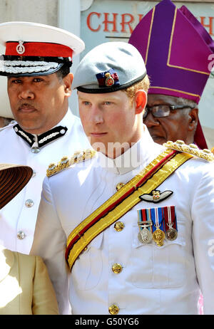 Prinz Harry, der das 1 Tropical Dress of the Blues and Royals trägt, nachdem er am dritten Tag seiner 10-tägigen Tour nach Belize, Bahamas, Jamaika und Brasilien den Sonntagsgottesdienst in der Christ Church Cathedral in Nassau, Bahamas, besucht hatte. Stockfoto