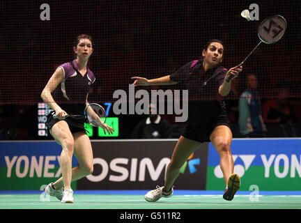 Die Engländerin Heather Olver und Mariana Agathangelou während der Yonex All England Badminton Championships in der National Indoor Arena in Birmingham. Stockfoto